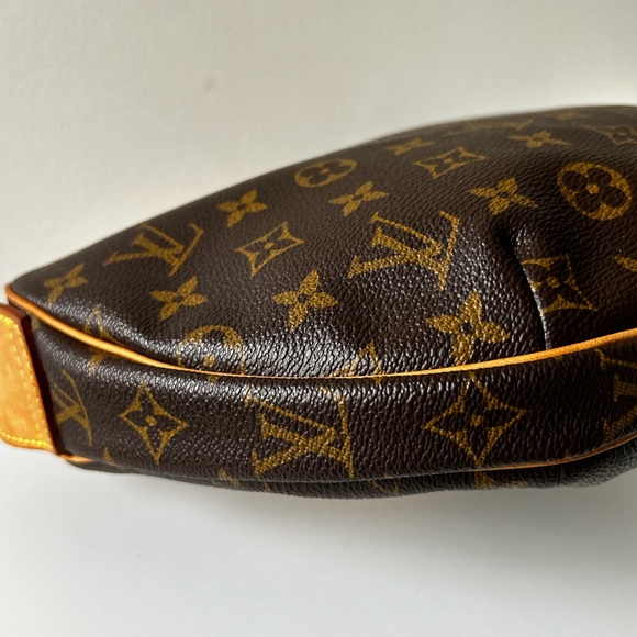 Louis Vuitton Croissant MM - Picture 7 of 17